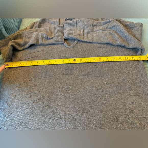American Eagle Sweater - Picture 5 of 10